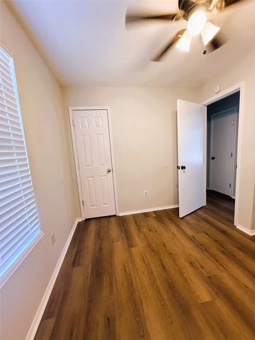 1025 NW Summercrest Boulevard B, Burleson, TX 76028