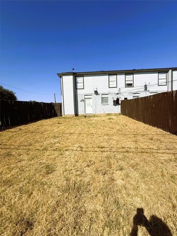 1025 NW Summercrest Boulevard B, Burleson, TX 76028