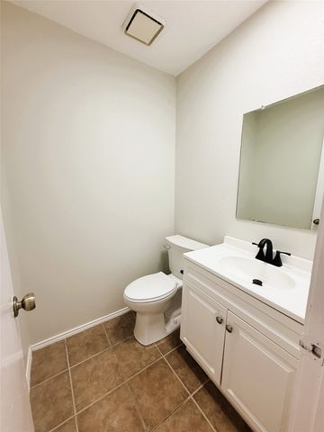 1025 NW Summercrest Boulevard B, Burleson, TX 76028