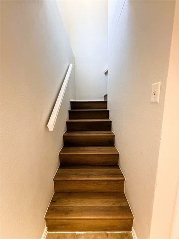 1025 NW Summercrest Boulevard B, Burleson, TX 76028