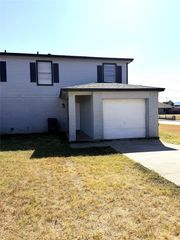 1025 NW Summercrest Boulevard B, Burleson, TX 76028