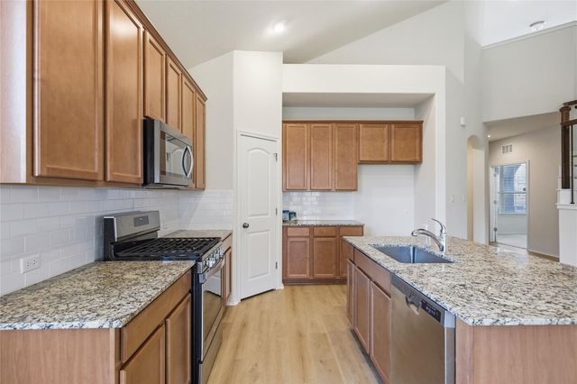 106 Barley Fork LN, Hutto, TX 78634