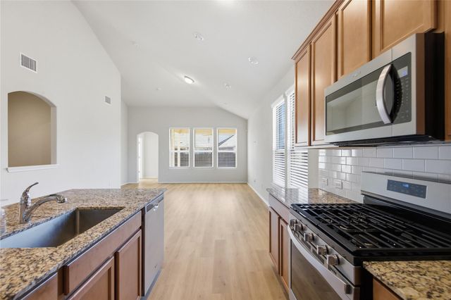 106 Barley Fork LN, Hutto, TX 78634