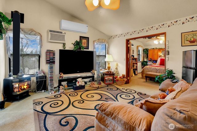 32807 12th Avenue SW, Federal Way, WA 98023