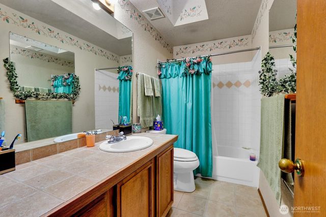 32807 12th Avenue SW, Federal Way, WA 98023