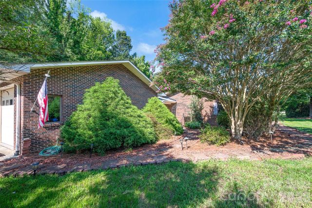 3959 Holly Springs Drive, Newton, NC 28658