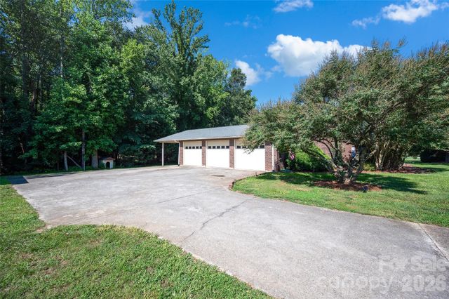 3959 Holly Springs Drive, Newton, NC 28658