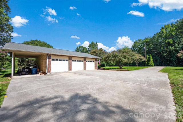 3959 Holly Springs Drive, Newton, NC 28658