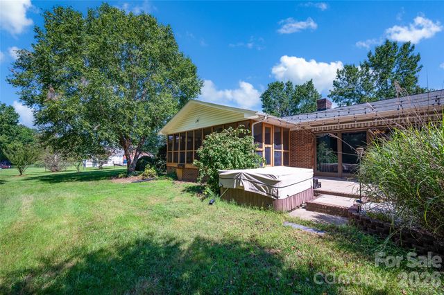 3959 Holly Springs Drive, Newton, NC 28658