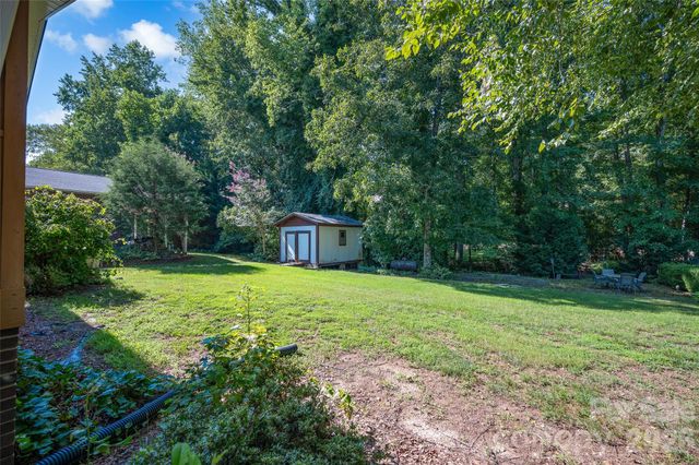 3959 Holly Springs Drive, Newton, NC 28658