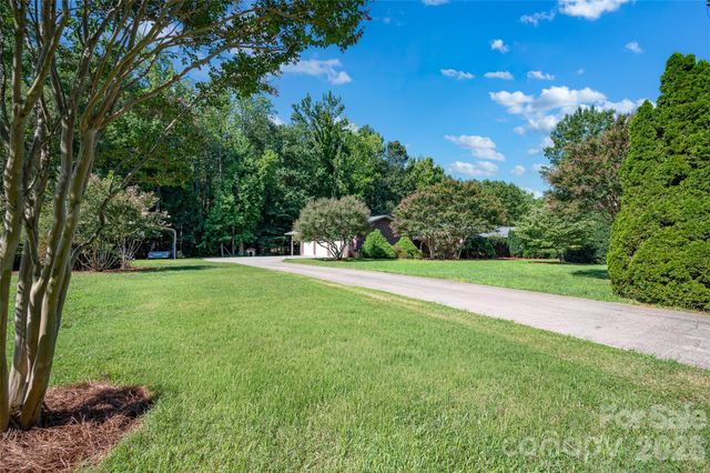 3959 Holly Springs Drive, Newton, NC 28658