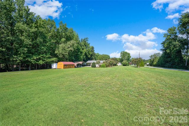 3959 Holly Springs Drive, Newton, NC 28658