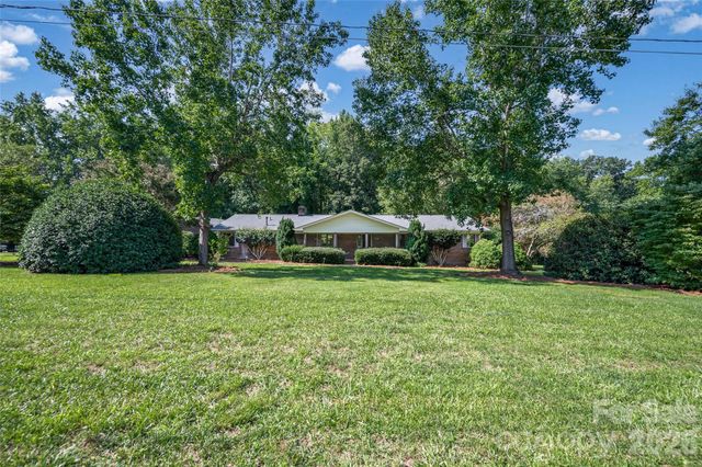 3959 Holly Springs Drive, Newton, NC 28658