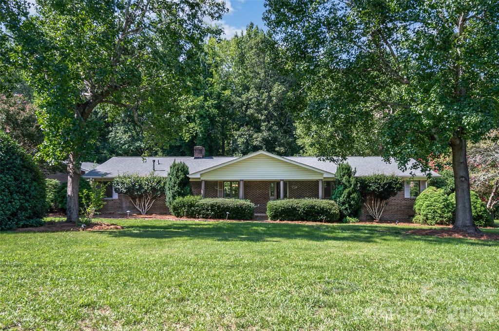 3959 Holly Springs Drive, Newton, NC 28658