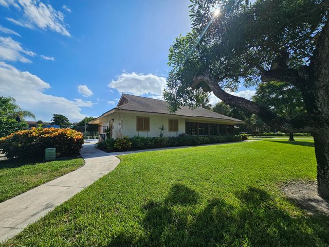10204 Mangrove Drive 103, Boynton Beach, FL 33437