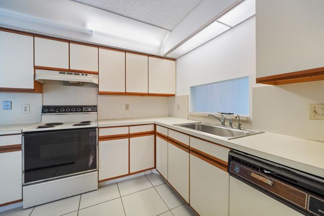 10204 Mangrove Drive 103, Boynton Beach, FL 33437