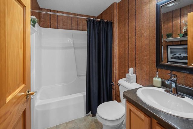 1542 PRIMROSE LANE, Fond Du Lac, WI 54935