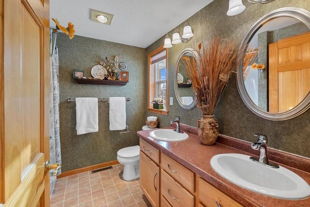 1542 PRIMROSE LANE, Fond Du Lac, WI 54935