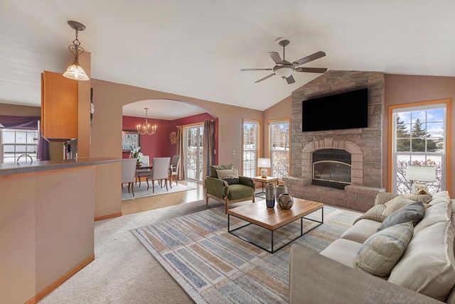 1542 PRIMROSE LANE, Fond Du Lac, WI 54935