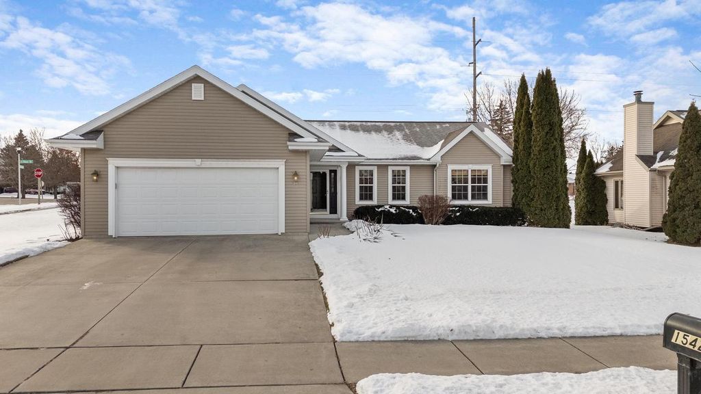 1542 PRIMROSE LANE, Fond Du Lac, WI 54935