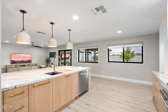 5429 E BLOOMFIELD Road, Scottsdale, AZ 85254