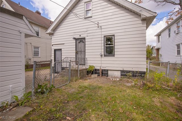 10204 Parkview Avenue, Garfield Heights, OH 44125