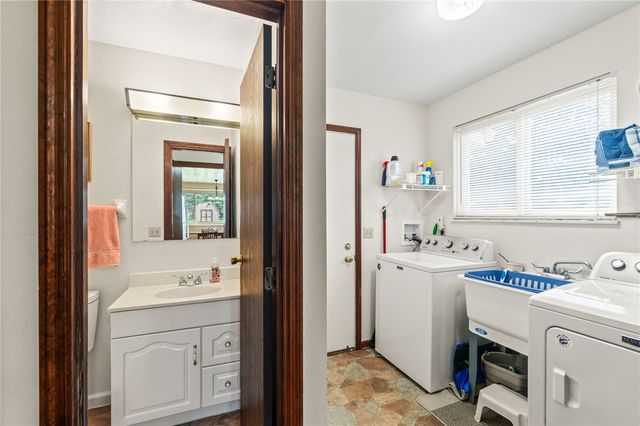 845 Burnside Drive, Tipp City, OH 45371