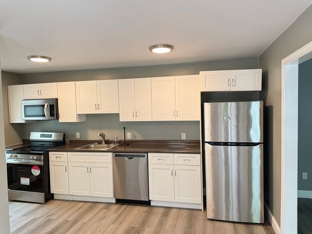 96 Plymouth St 4, Holbrook, MA 02343