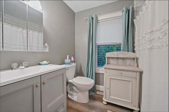 96 Plymouth St 4, Holbrook, MA 02343