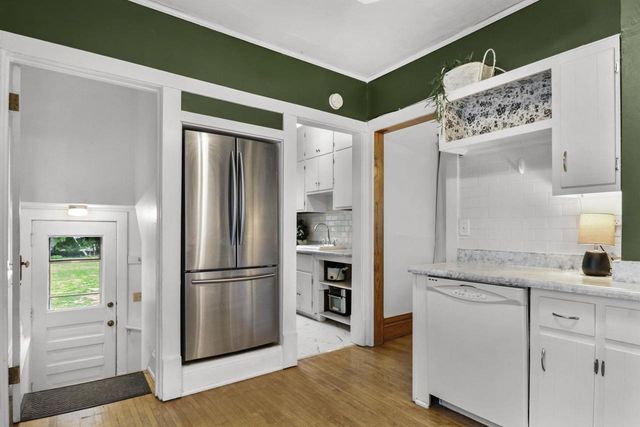 831 Oakland Avenue, Waukesha, WI 53186
