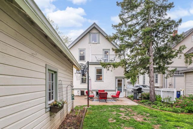 831 Oakland Avenue, Waukesha, WI 53186