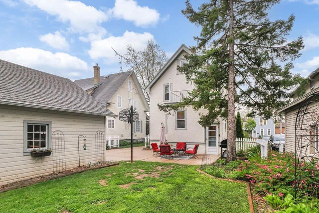 831 Oakland Avenue, Waukesha, WI 53186