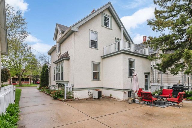 831 Oakland Avenue, Waukesha, WI 53186