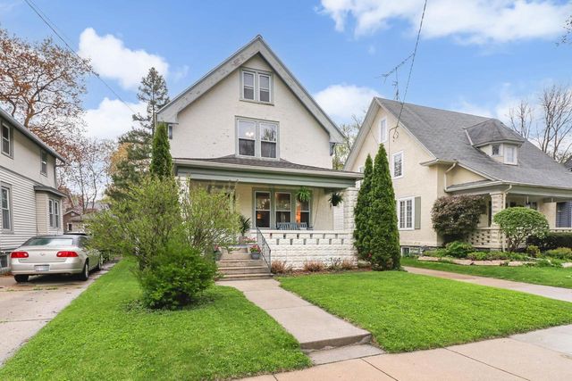 831 Oakland Avenue, Waukesha, WI 53186