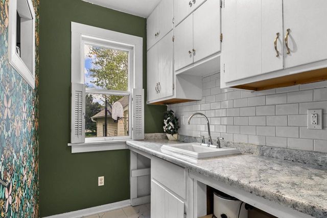831 Oakland Avenue, Waukesha, WI 53186