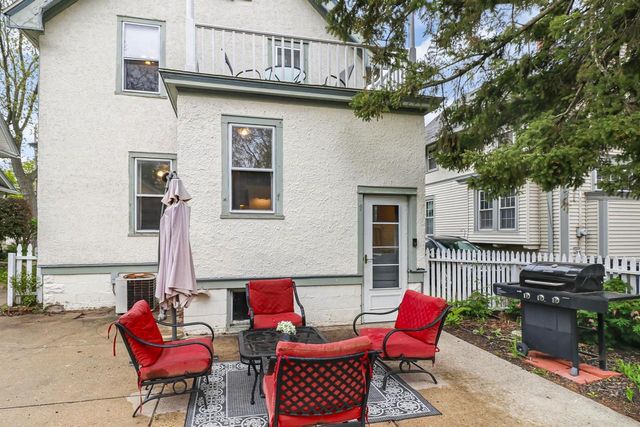831 Oakland Avenue, Waukesha, WI 53186