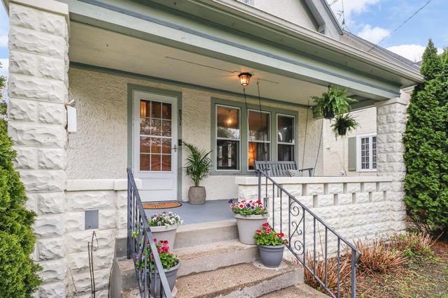 831 Oakland Avenue, Waukesha, WI 53186