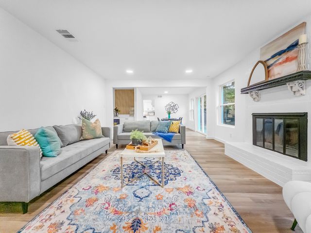 834 Brian Drive, Grand Prairie, TX 75052