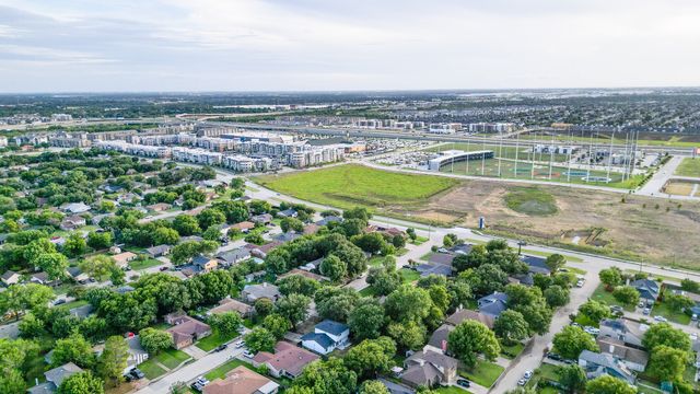 834 Brian Drive, Grand Prairie, TX 75052