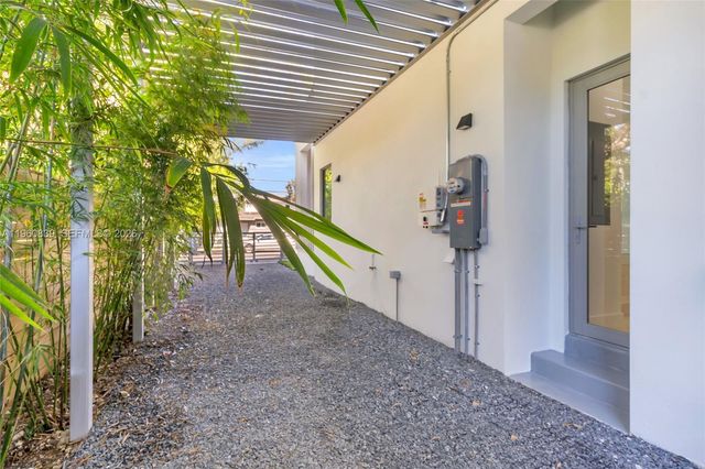3204 Plaza Street, Miami, FL 33133
