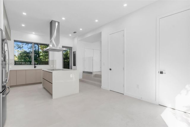 3204 Plaza Street, Miami, FL 33133