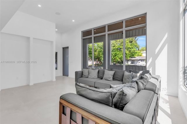 3204 Plaza Street, Miami, FL 33133