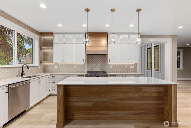 11054 2nd Avenue NW, Seattle, WA 98177