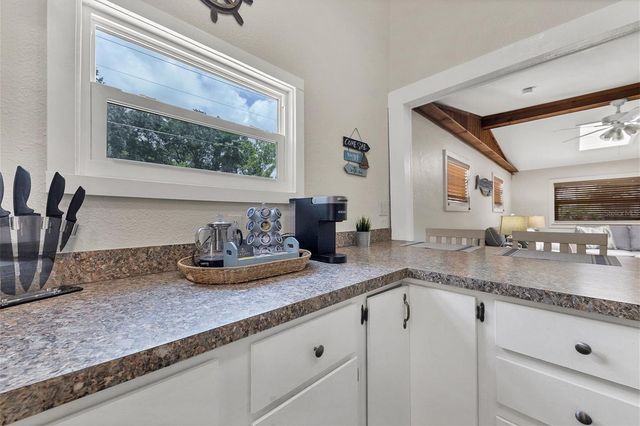 900 BEVERLY AVENUE, Largo, FL 33770