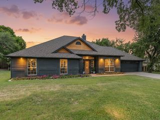 819 Norton Street, Weatherford, TX 76086