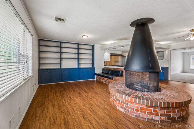 4507 E Frank Phillips Boulevard, Bartlesville, OK 74006