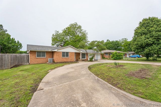 4507 E Frank Phillips Boulevard, Bartlesville, OK 74006