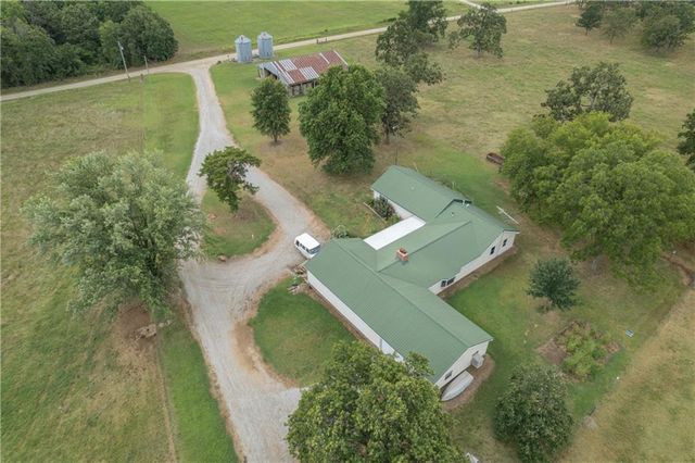 376 NW 90th Road, Sheldon, MO 64784