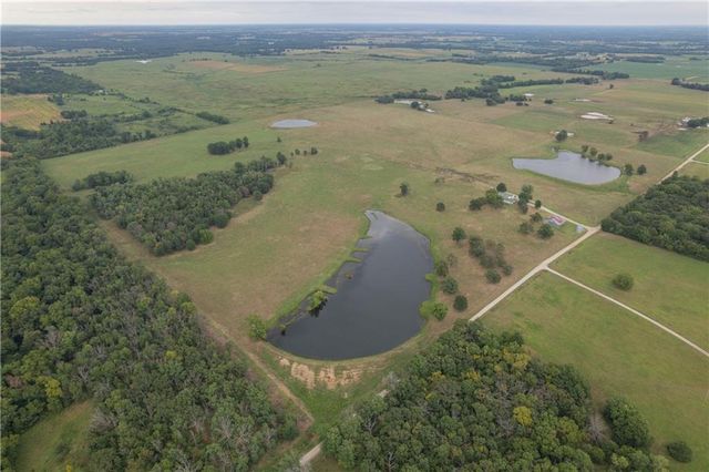 376 NW 90th Road, Sheldon, MO 64784