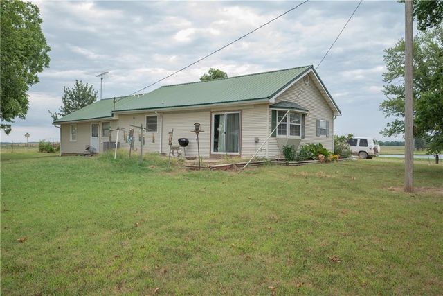 376 NW 90th Road, Sheldon, MO 64784